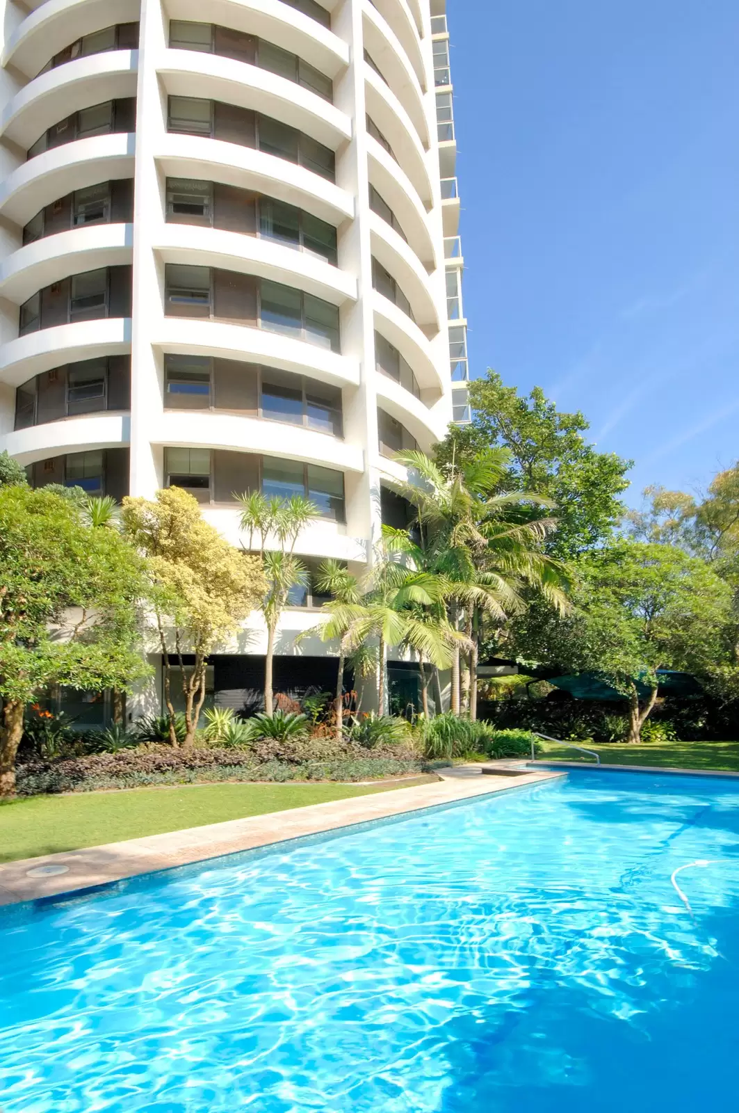 'President Towers' 17/75 Darling Point Road - 'PRESIDENT TOWERS', Darling Point Sold by Sydney Sotheby's International Realty - image 17