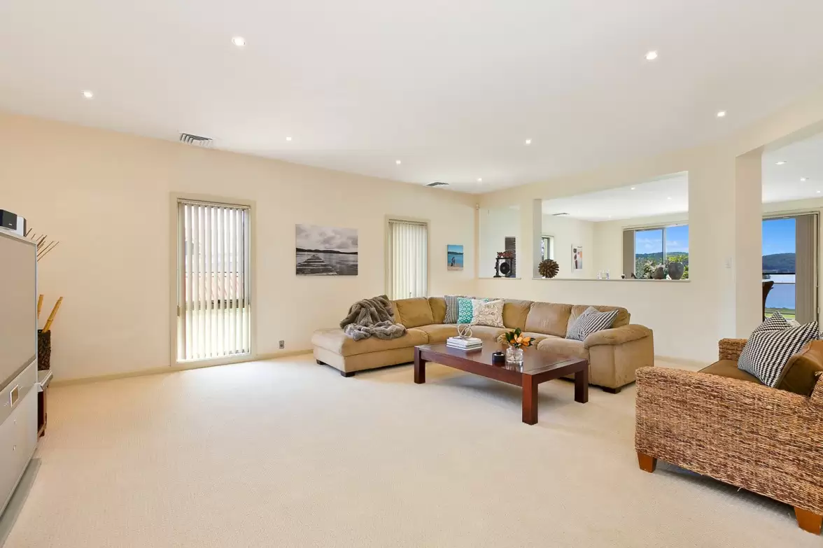 52 Kincumber Crescent, Davistown Sold by Sydney Sotheby's International Realty - image 5