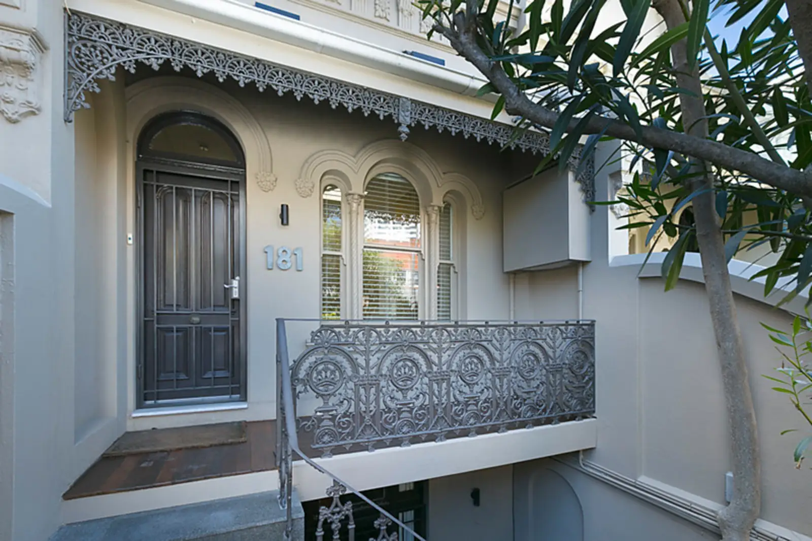 181 Edgecliff Road, Woollahra Leased by Sydney Sotheby's International Realty - image 1