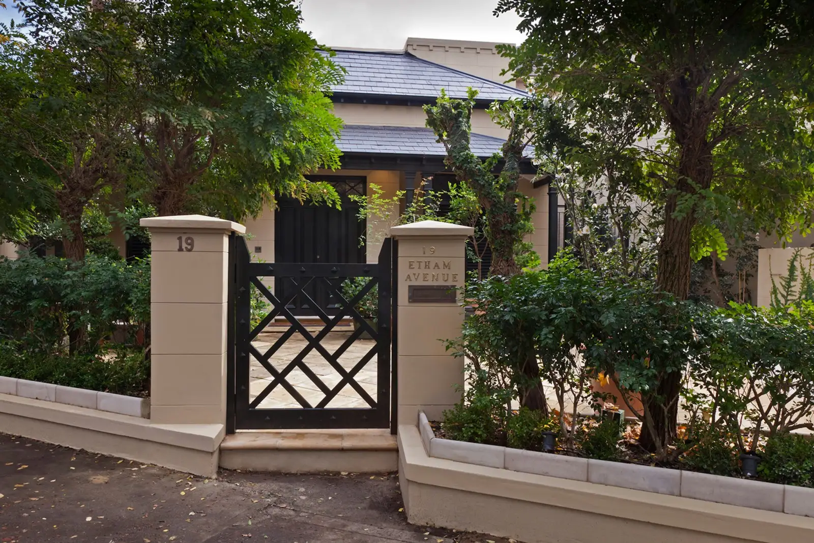 19 Etham Avenue, Darling Point Sold by Sydney Sotheby's International Realty - image 1
