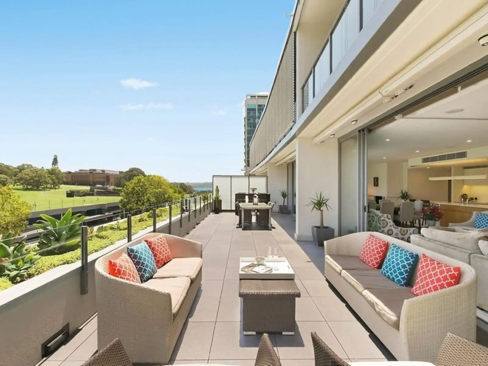 68 Sir John Young Crescent, Woolloomooloo Leased by Sydney Sotheby's International Realty - image 2