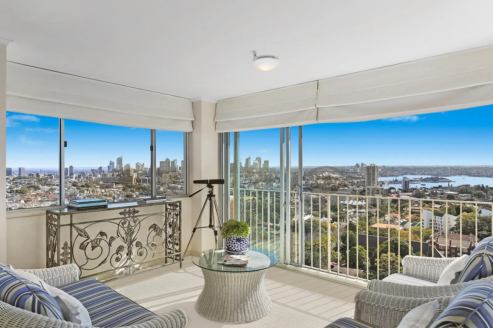 81/8-14 Fullerton Street, Woollahra Sold by Sydney Sotheby's International Realty - image 2