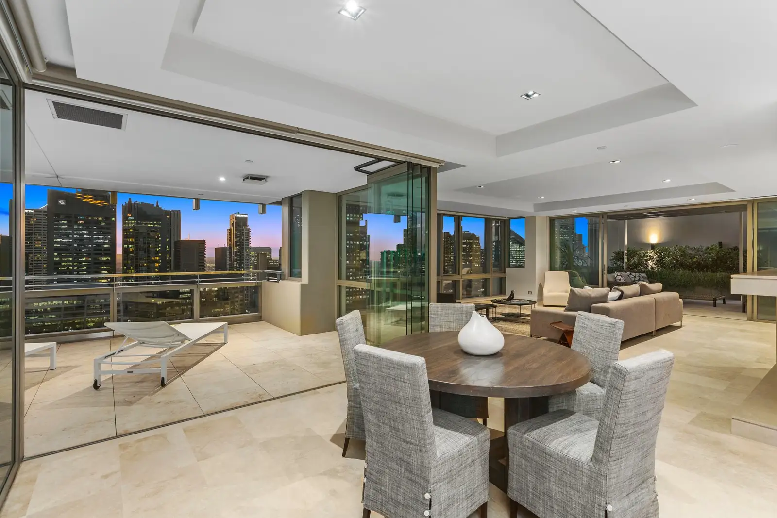 87/18 College Street, Sydney Sold by Sydney Sotheby's International Realty - image 3