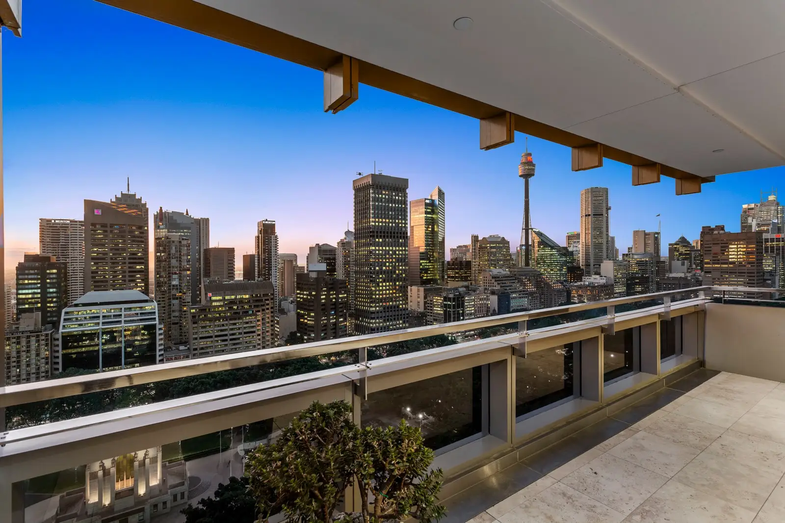 87/18 College Street, Sydney Sold by Sydney Sotheby's International Realty - image 2