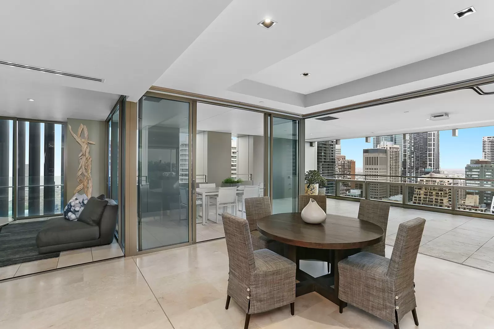 87/18 College Street, Sydney Sold by Sydney Sotheby's International Realty - image 1