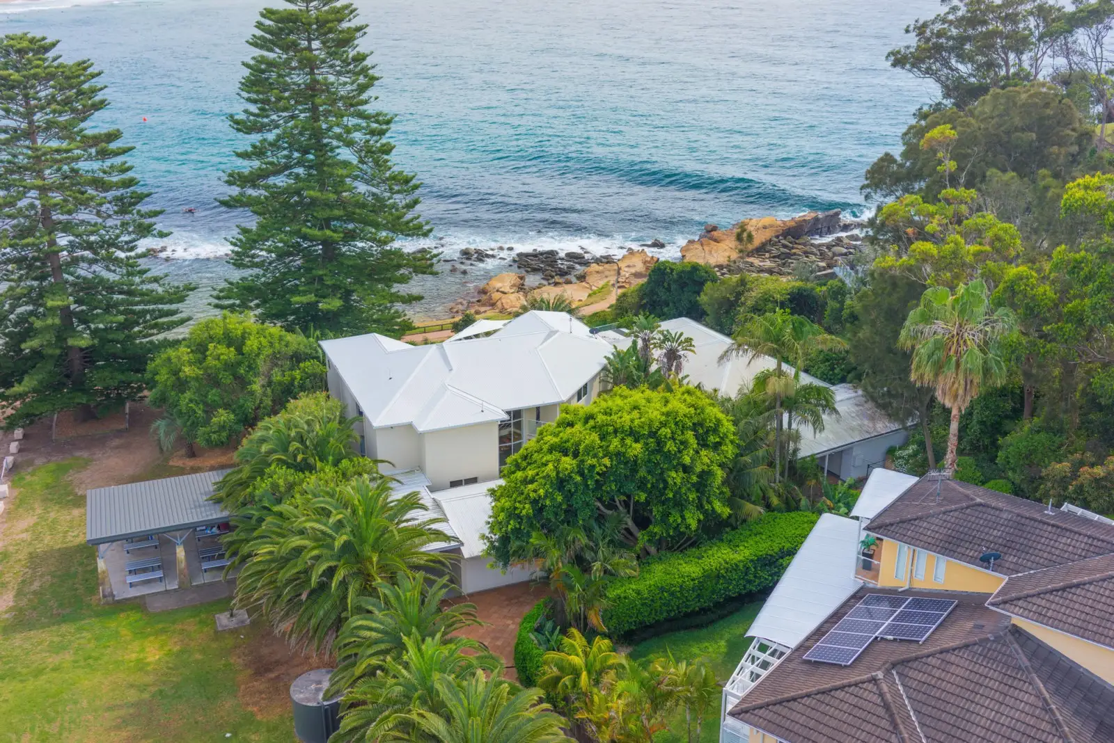 2 Cliff Avenue, Avoca Beach Sold by Sydney Sotheby's International Realty - image 2