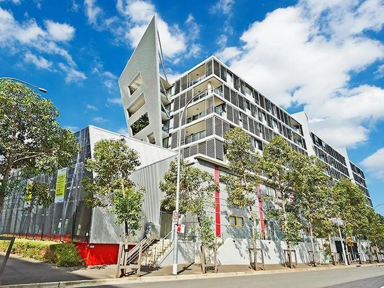 110/11a Lachlan Street, Waterloo Leased by Sydney Sotheby's International Realty - image 1