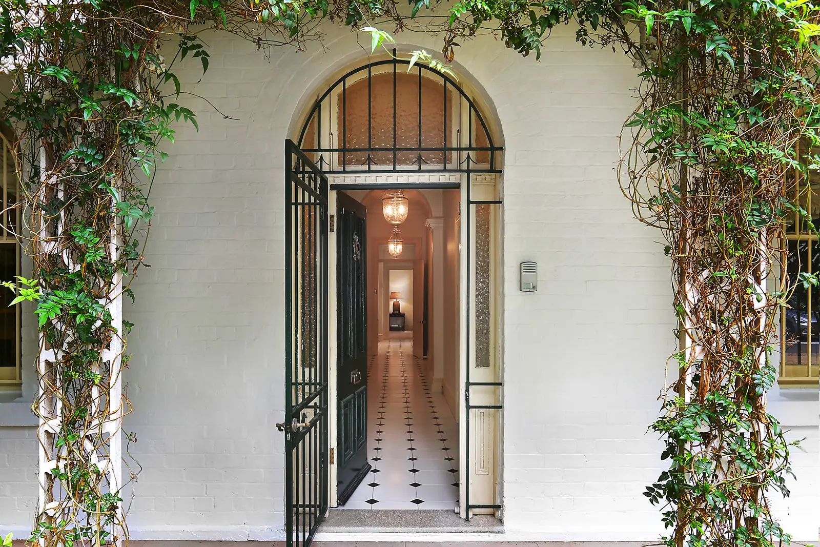 25 South Avenue, Double Bay Sold by Sydney Sotheby's International Realty - image 2