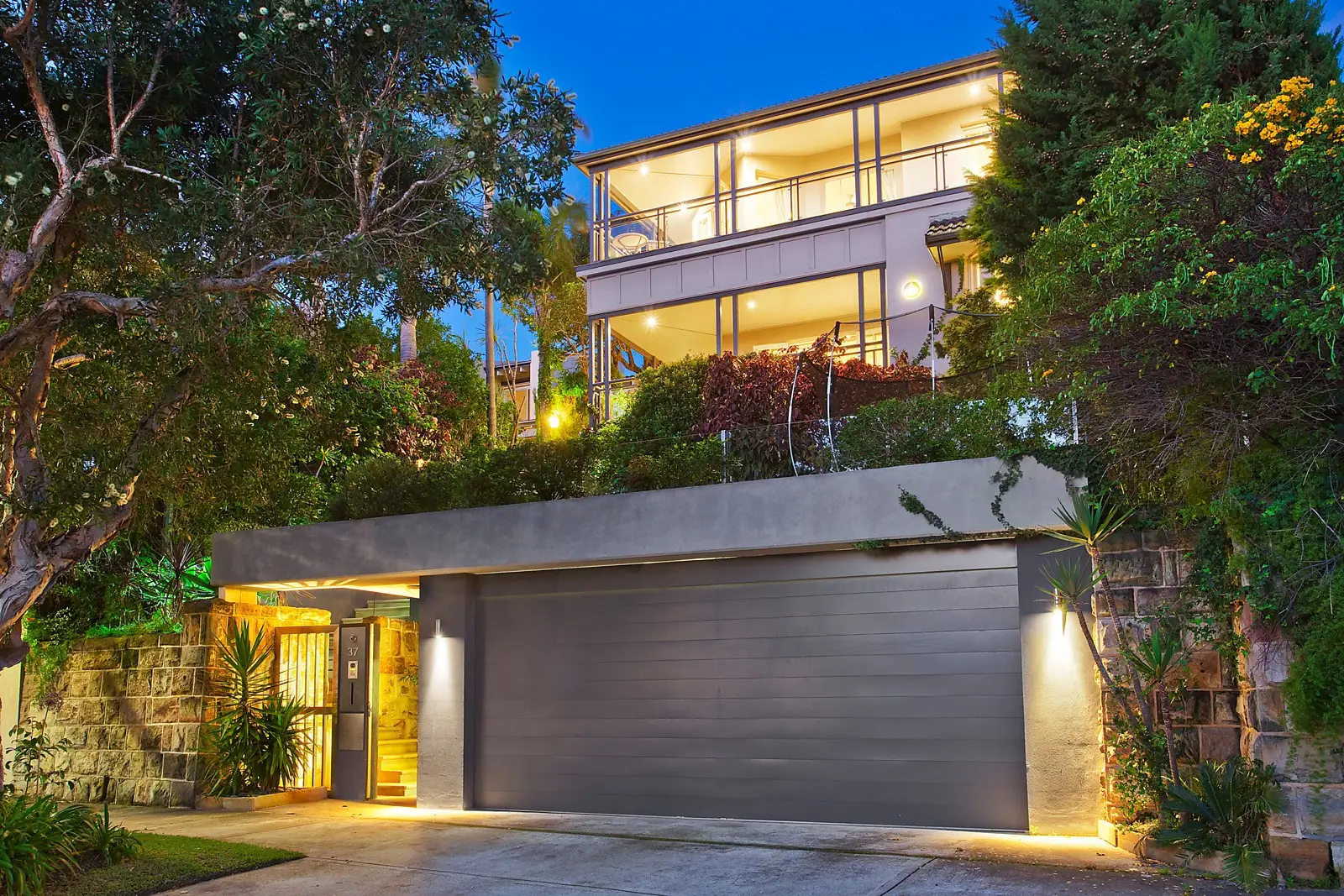 37 Chamberlain Avenue, Rose Bay Sold by Sydney Sotheby's International Realty - image 2