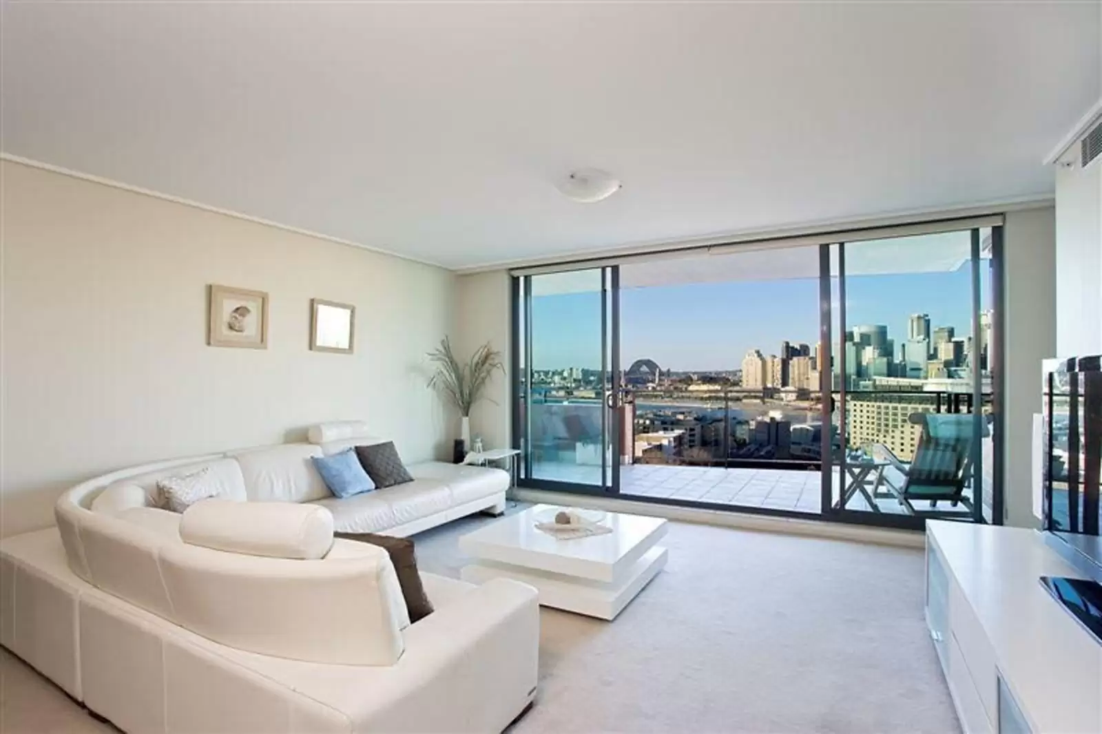 1402/21 Cadigal Avenue, Pyrmont Sold by Sydney Sotheby's International Realty - image 1