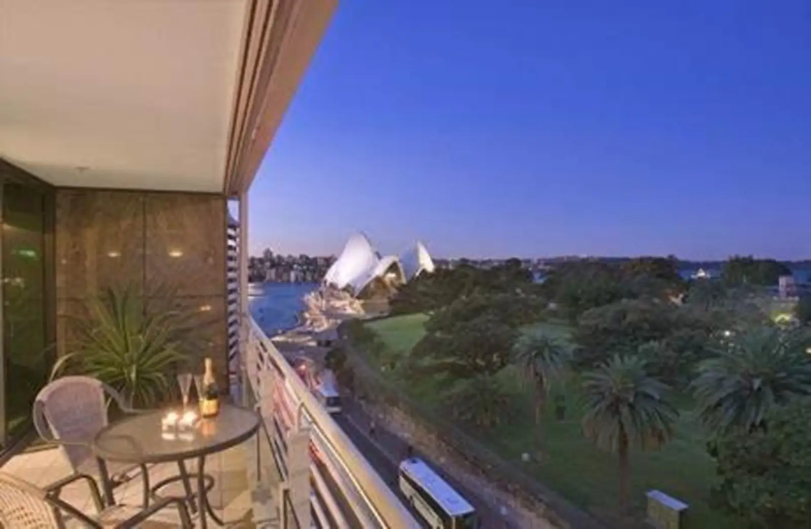 7 Macquarie Street, 'The Bennelong', Residence 96, Sydney Sold by Sydney Sotheby's International Realty - image 3