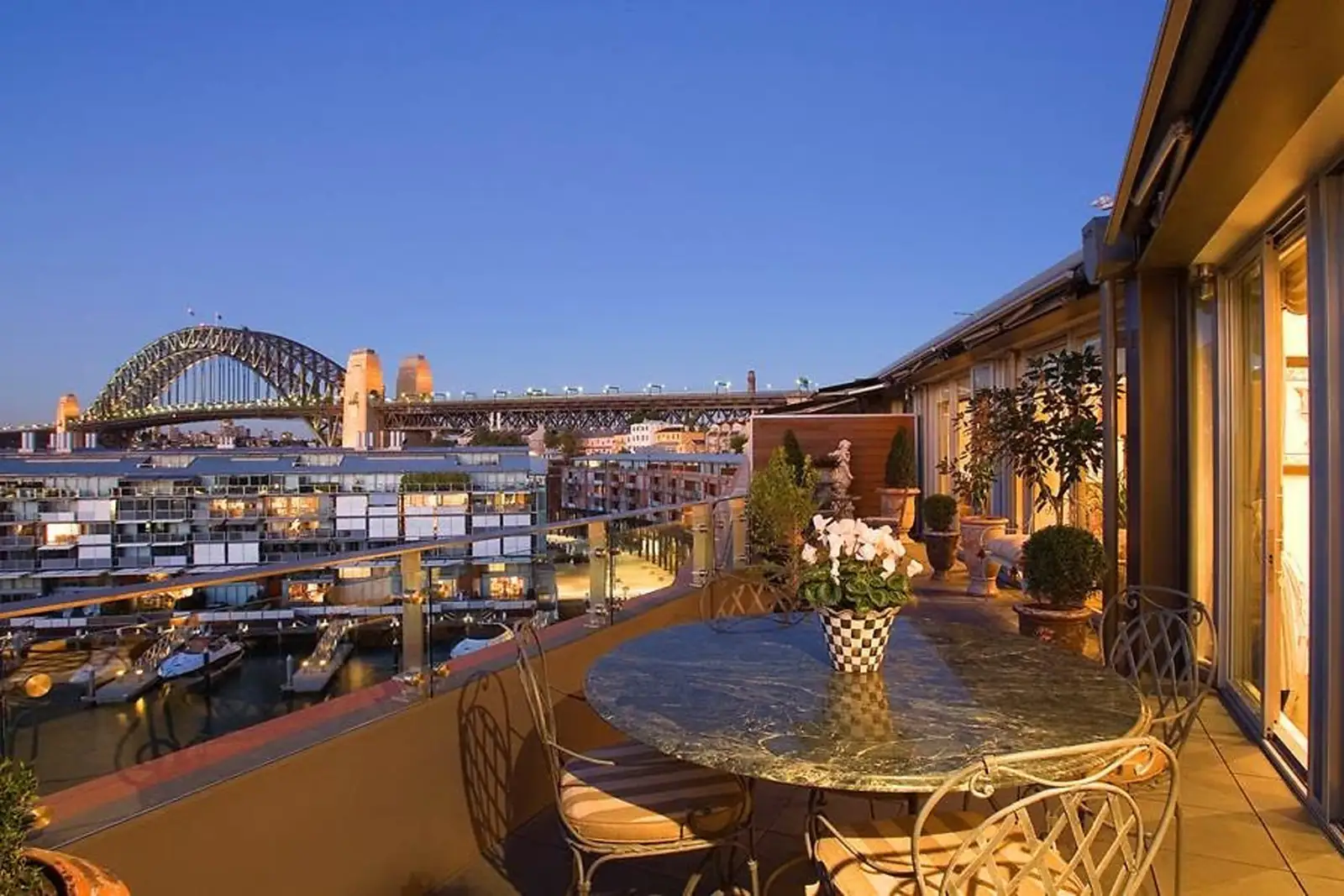 21A Hickson Point, Penthouse 703, Millers Point, Walsh Bay Sold by Sydney Sotheby's International Realty - image 2