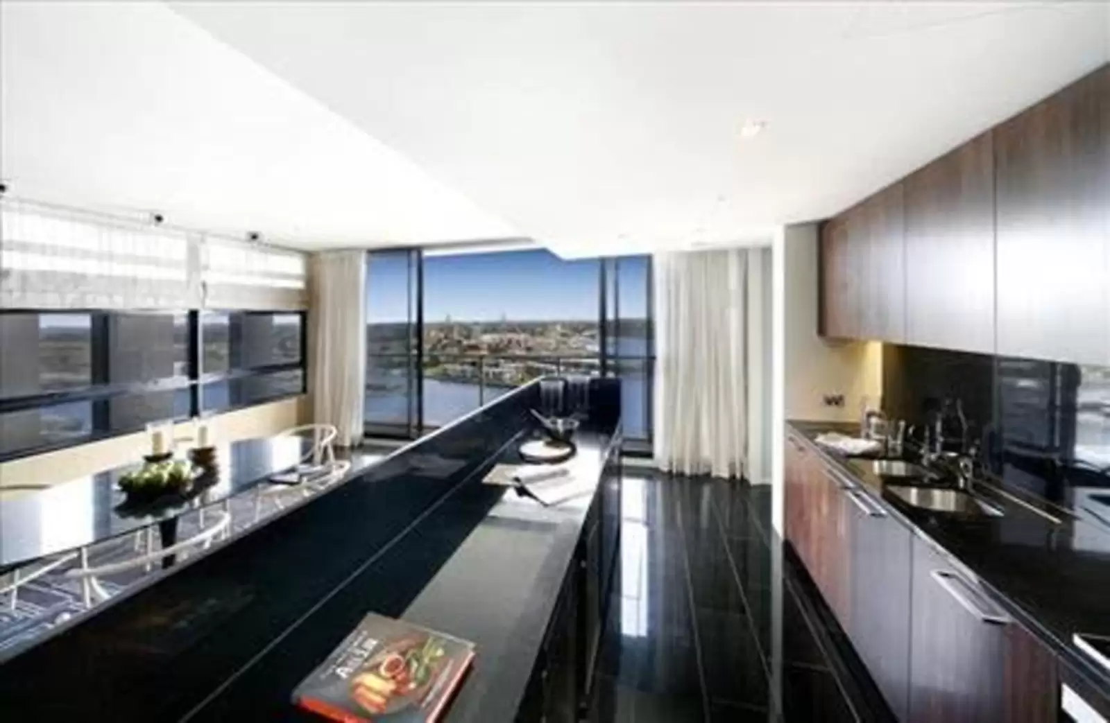 27B/161 Kent Street, 'Stamford Marque Penthouse', Sydney Sold by Sydney Sotheby's International Realty - image 4