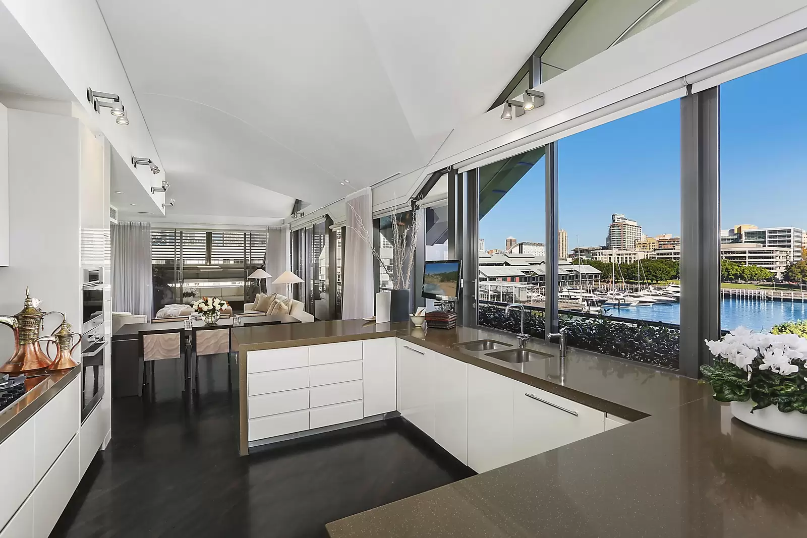14 Wharf Crescent, The Penthouse, Pyrmont Sold by Sydney Sotheby's International Realty - image 5